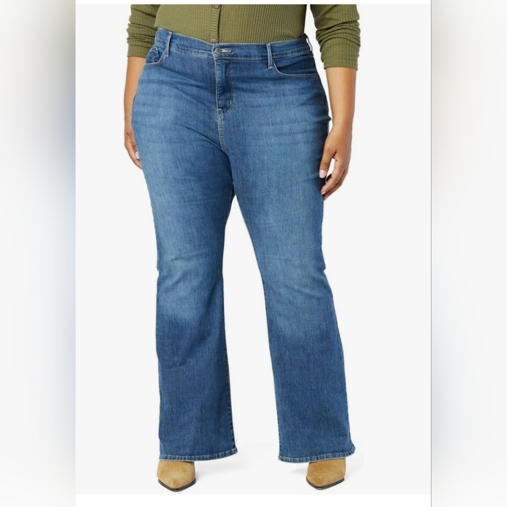 BNWT - Signature by Levi Strauss & Co. Gold Women's Totally Shaping Flare Jean
